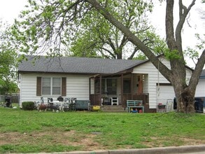 Building Photo - 2128 SW 41st St
