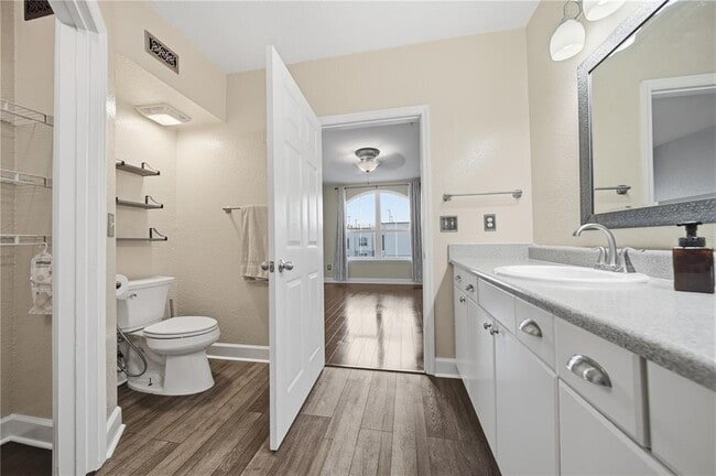 Building Photo - 204 E South St