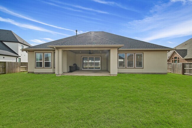 Building Photo - 9527 Sanger Wy