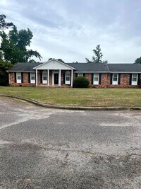 Building Photo - Charming Ranch Home National Hills and close to Hospitals and Colleges
