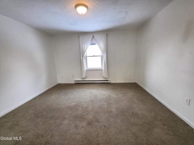 Building Photo - 38 Maxwell Dr