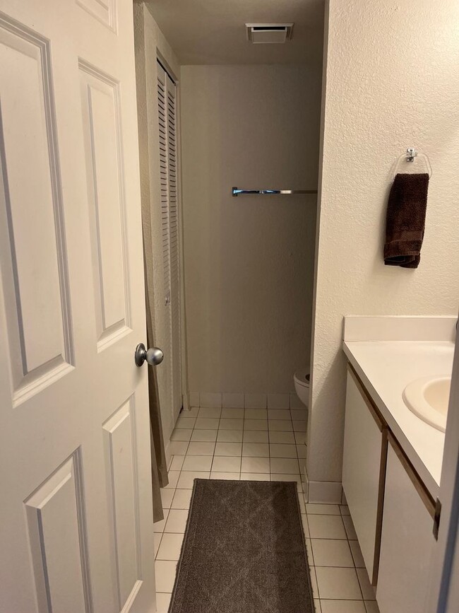 Building Photo - Large home on corner lot!