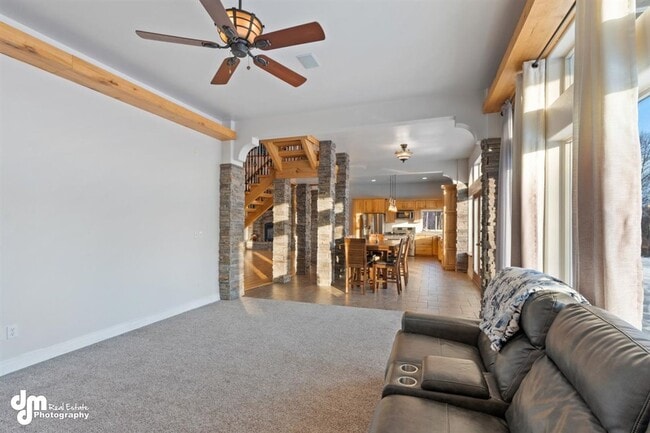 Building Photo - Gorgeous Palmer Home!