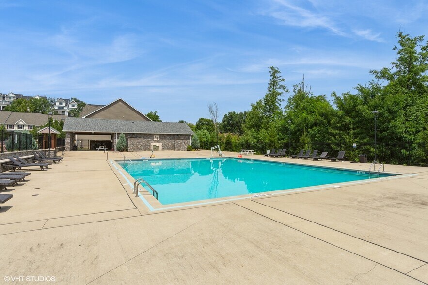 Building Photo - 335 Osona Ln