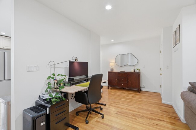 Building Photo - 502 Gregory Ave