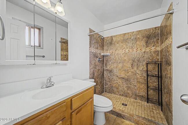 Building Photo - 1623 E Del Rio Dr