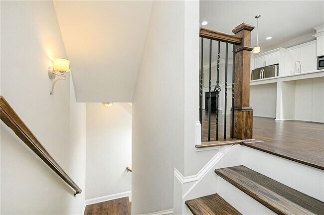 Building Photo - 1299 Linden Ct