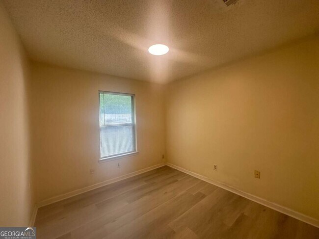 Building Photo - 839 Tramore Dr