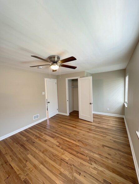 Building Photo - 5125 Highview Dr
