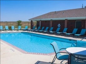 Pool - Cantibury Pointe Apartments