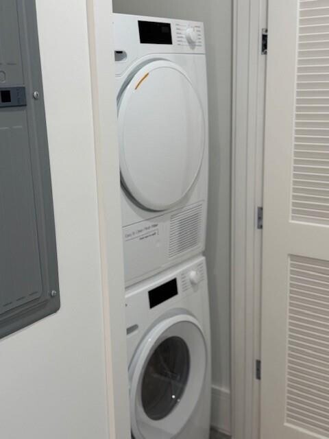 Building Photo - 220 Lake Shore Dr