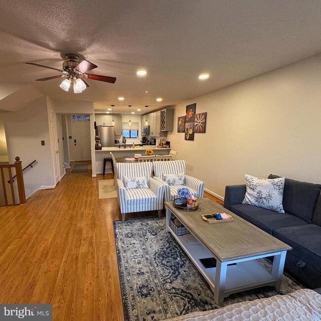 Building Photo - 46 Fishhook Ln