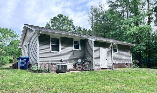Building Photo - 420 Tot St