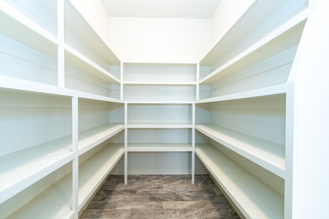 Building Photo - 9610 Kline Ave