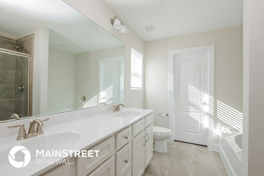 Building Photo - 2139 Vecchio Dr