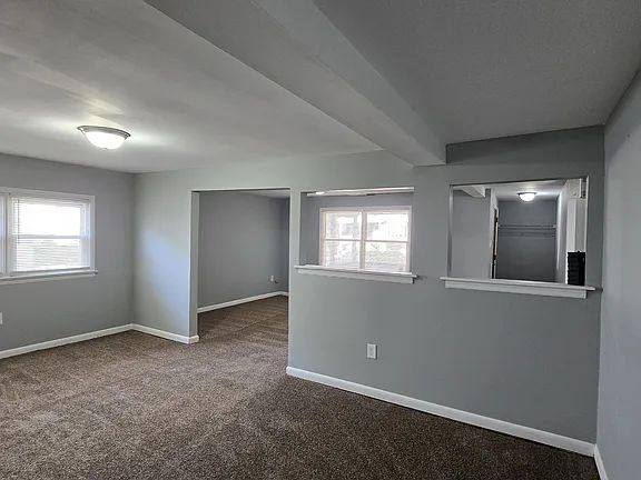 Building Photo - 3 bedroom 1.5 bathrooms Rancher.
