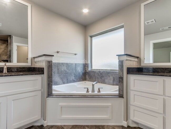 Building Photo - 4013 Palmetto Trail