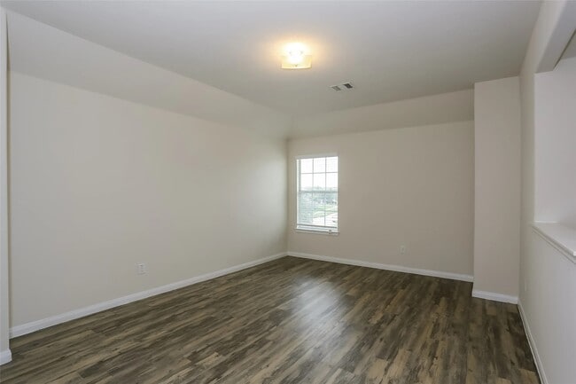 Building Photo - 14466 Platzer Dr