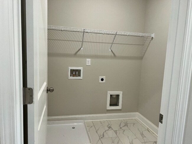 Building Photo - 4091 Aveline Ln