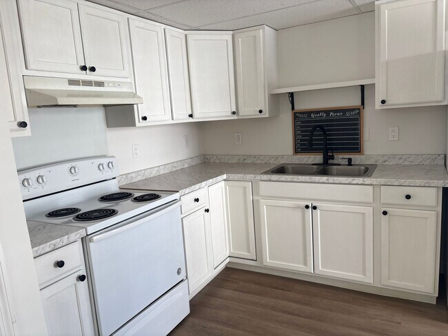 Building Photo - Renovated Duplex in Central Tullahoma