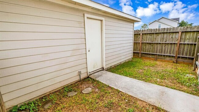 Building Photo - 6127 Lone Prairie Way