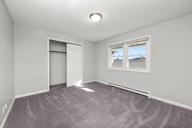 Building Photo - 609 E 3rd St