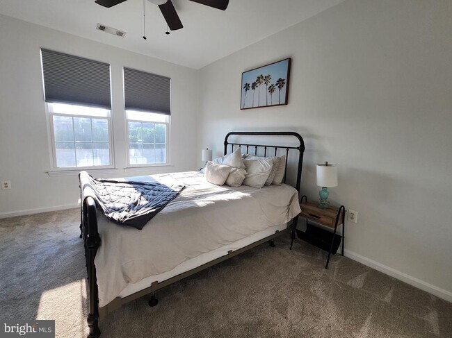 Building Photo - 2465 Army Navy Dr