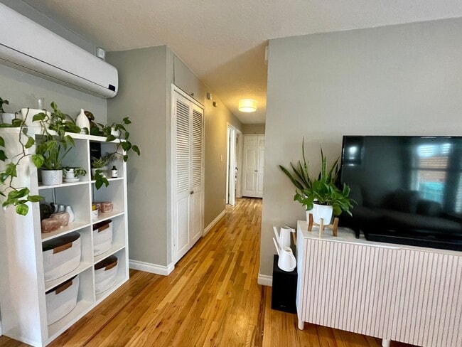 Building Photo - Charming 3Bed 2Bth Montavilla Neighborhood with Detached Additional Living Area and Backyard Grea...