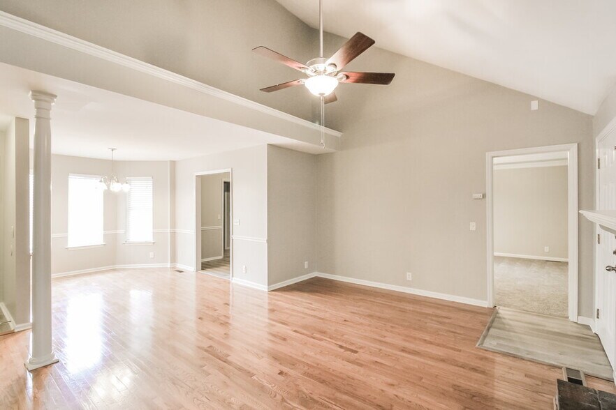 Building Photo - 3724 Belle Oaks Dr
