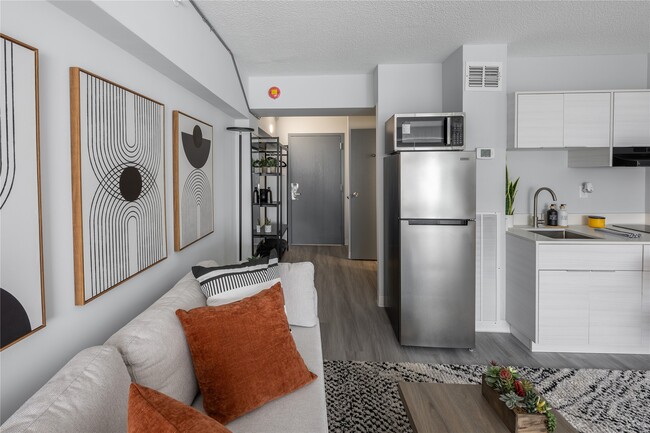 Building Photo - 16 W 10th St