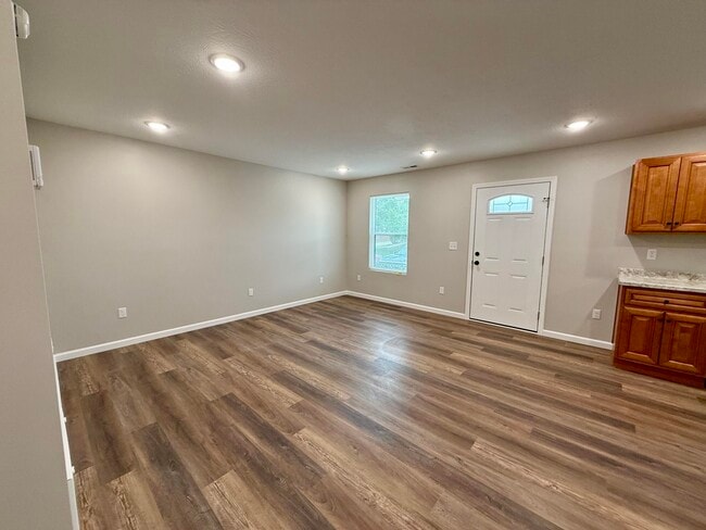 Building Photo - 107 Losey St