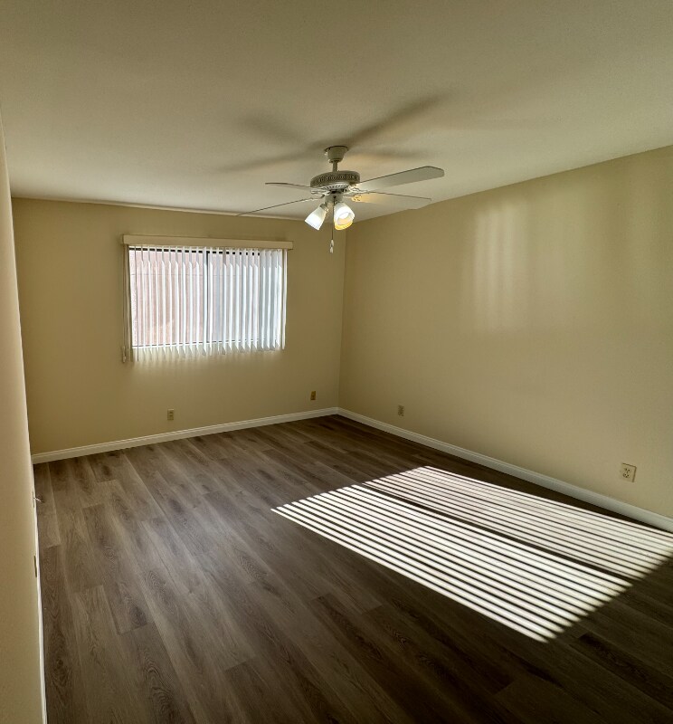 Building Photo - 515 E Elmwood Ave