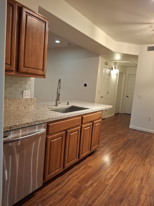 Building Photo - 501 Gibson Dr