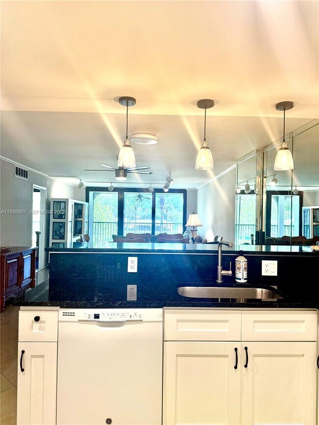 Building Photo - 1627 Riverview Rd