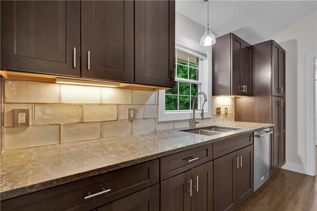 Building Photo - 225 Jayne Ellen Way