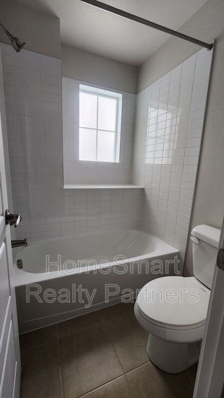 Building Photo - 340 Fox Ln