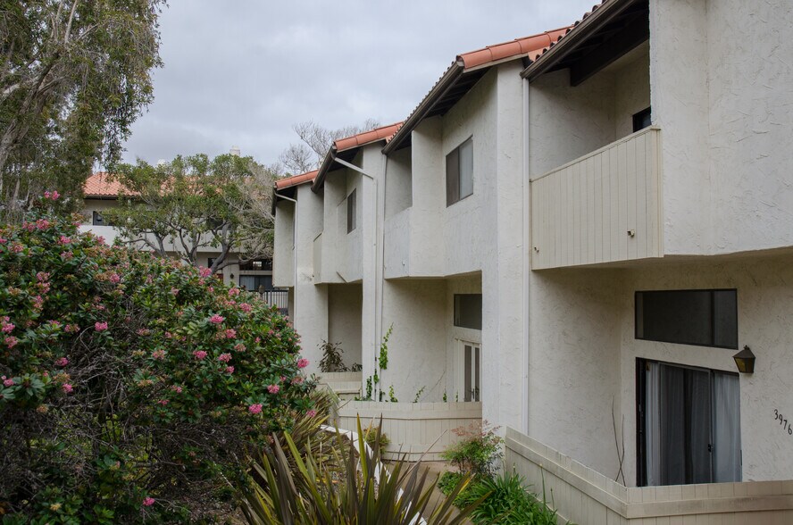 Building Photo - 3978 La Jolla Village Dr