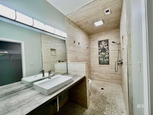 Building Photo - 444 Clubhouse Dr