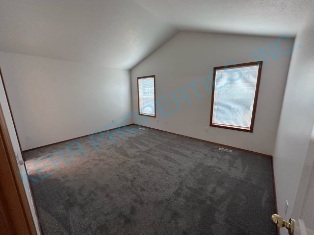 Building Photo - Charming 3-Bed Oasis on SE Sedona Dr - Spa...