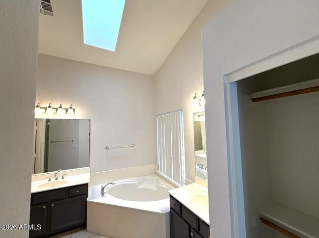 Building Photo - 913 W Horseshoe Ave