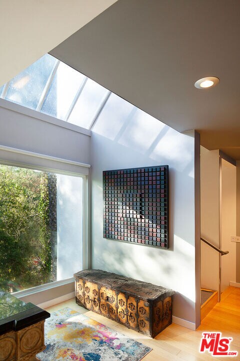 Building Photo - 7943 Willow Glen Rd