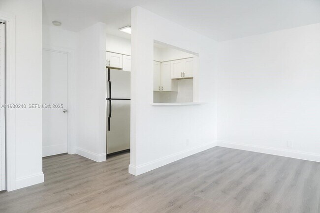 Building Photo - 749 SE 15th St