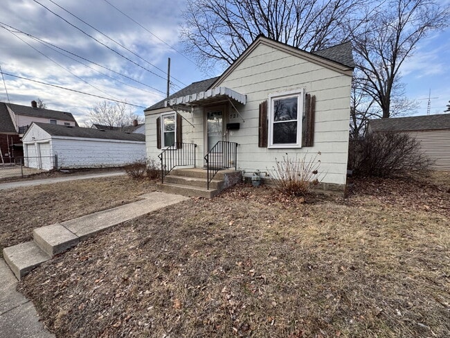 Building Photo - Small in Size, Big on Charm – Updated 1 Bed Home on East Oberlin!