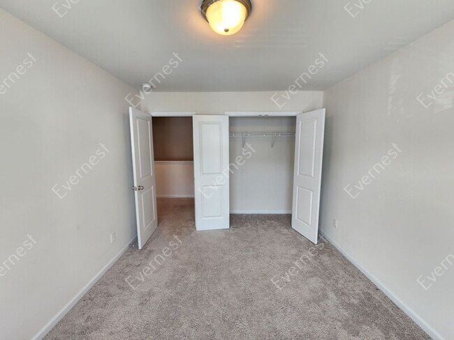 Building Photo - 4708 Fairfax Dr