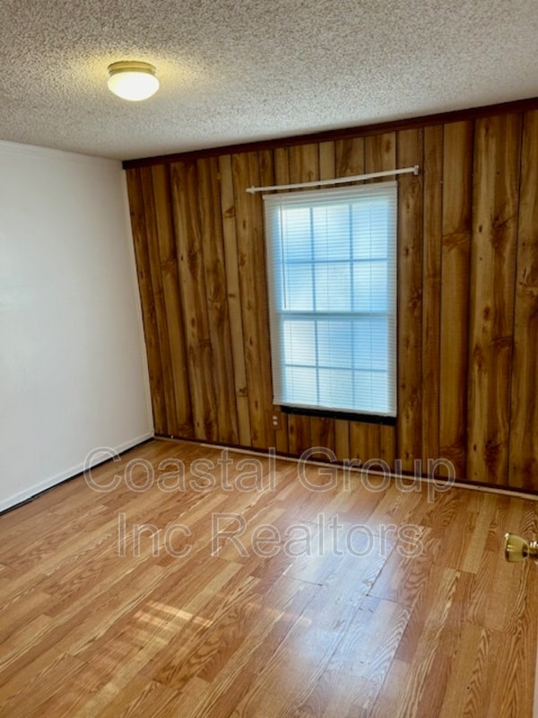 Building Photo - 2897 W Gibbs Wds Rd