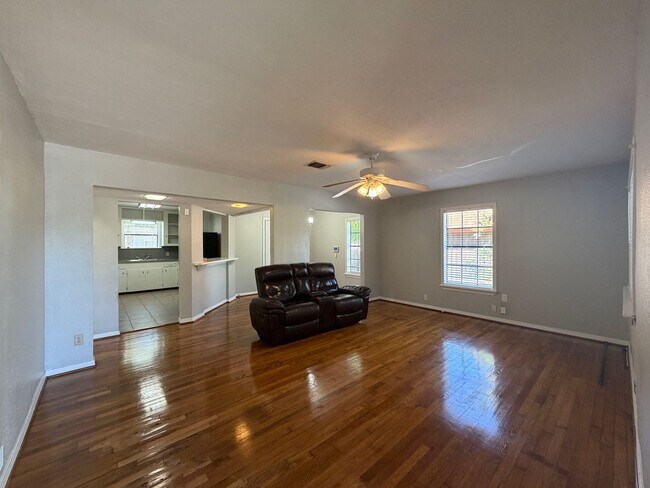 Building Photo - TWO BEDROOM ONE BATH ON LARGE LOT!