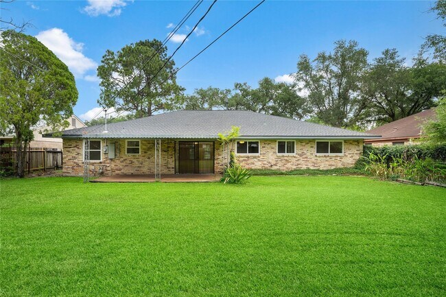 Building Photo - 6007 Claridge Dr