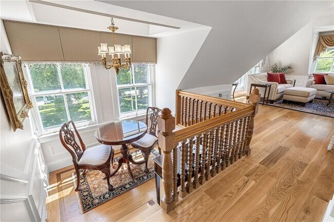 Building Photo - 541 Bellevue Ave