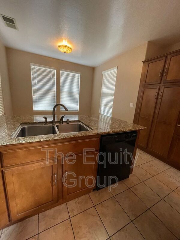 Building Photo - 3237 Winslow St