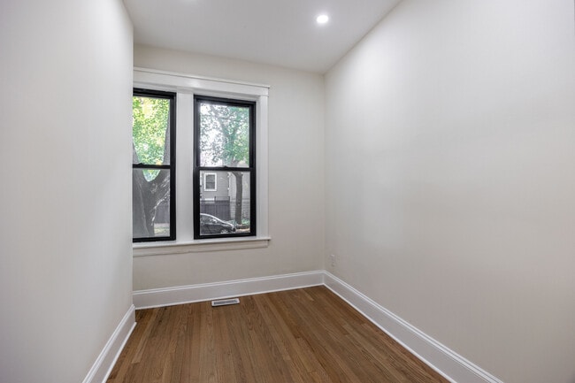 Building Photo - 4638 N Hamilton Ave